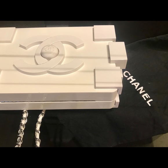 Limited edition LEGO clutch!!❤️ - Picture 3 of 3